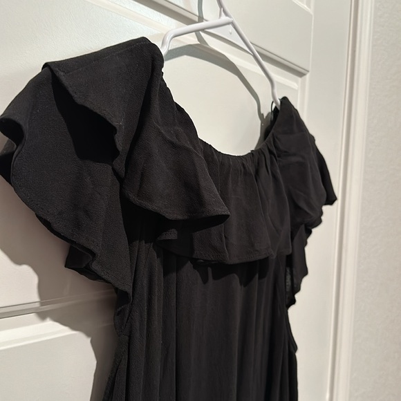 Old Navy Tops - Old Navy Black Ruffle Short Sleeve VNeck Size Large NWT